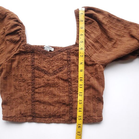 American Eagle Embroidered Crop Top Sz S Brown Boho Peasant Smocked Lace 3843 - Picture 7 of 10